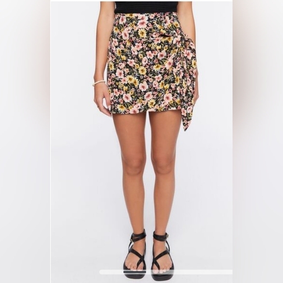 Forever 21 Summer Floral Print Wrap Mini Skirt, Sz 2X - Picture 1 of 8